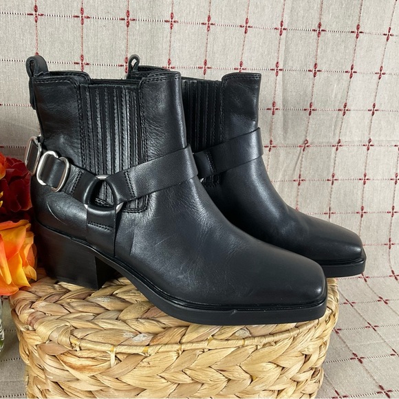 Sam Edelman “Bellamie” Black Leather Chunky Heel Ankle Bootie Square Toe Sz 5.5 - Picture 2 of 7